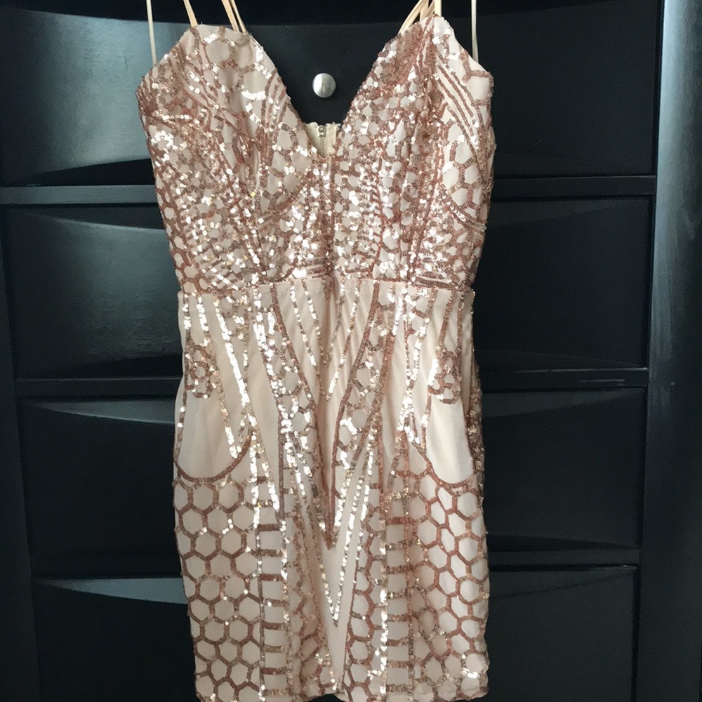 3 for $33🎀 Windsor rose gold sequin bodyco…